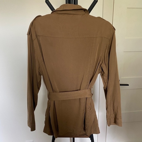 Belted Button Down 🤎 - Picture 9 of 10